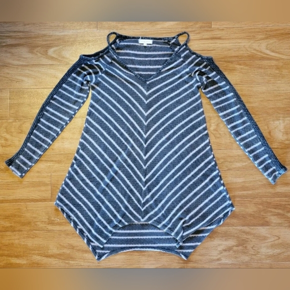 GILDED INTENT, BUCKLE, Cold Shoulder Striped Tunic Sweater Top, XS, BARELY WORN! - Picture 11 of 16